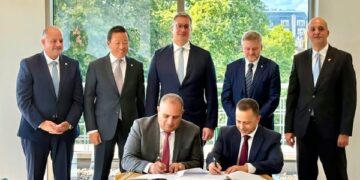 وزير البترول يشهد توقيع مذكرة تفاهم بين إيجاس و بي بي البريطانية لحفر خمس آبار جديدة للغاز بالبحر المتوسط