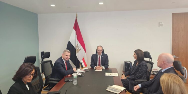 وزير الاتصالات يعقد مباحثات مع عدد من مسئولي الشركات العالمية لزيادة استثماراتها في مجالات التعهيد والاتصالات