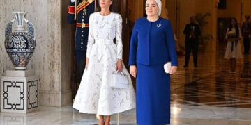 السيدة انتصار السيسى تنشر صور استقبالها لملكة إسبانيا.. وتؤكد: أرحب بجلالتها