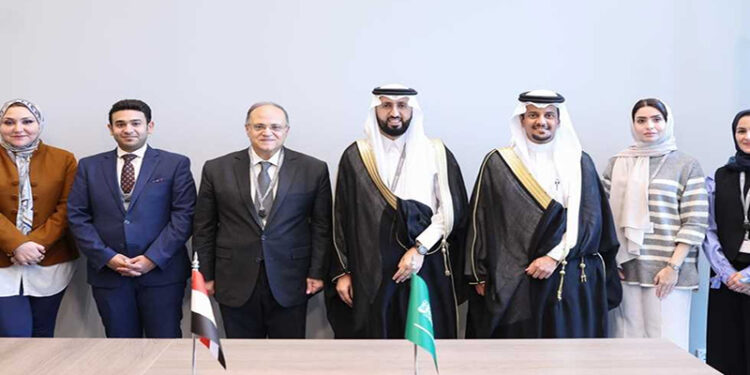 رئيس هيئة الدواء يبحث مع نظيره السعودي تعزيز التعاون الرقابي وتوسيع مجالات التنسيق المشترك