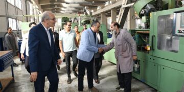 وزير الإنتاج الحربي يتابع مراحل التصنيع بشركة أبو زعبل للصناعات المتخصصة (مصنع 300 الحربي)