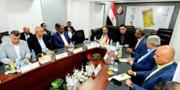 وزير الإسكان ومحافظ أسيوط يتابعان موقف مشروعات مياه الشرب والصرف الصحي بالمحافظة