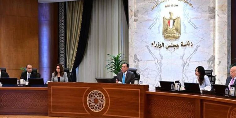 رئيس الوزراء يتابع جهود تعظيم الاستفادة سياحياً من مسار العائلة المقدسة