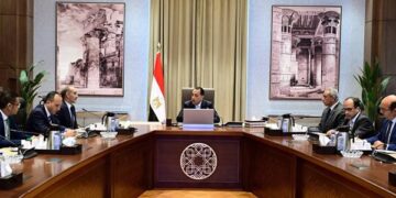 رئيس الوزراء يستعرض مع الرئيس التنفيذي لوكالة الفضاء المصرية مستجدات برنامج الفضاء الوطني