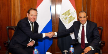 وزير الخارجية يُجري مشاورات سياسية مع نظيره الهولندي