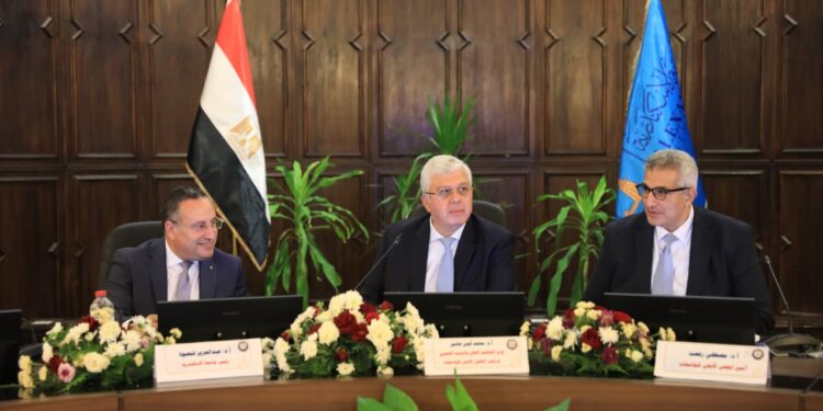 وزير التعليم العالي يترأس اجتماع المجلس الأعلى للجامعات بجامعة الإسكندرية