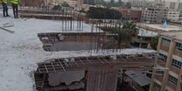وزيرة التنمية: إزالة عدد من الأدوار المخالفة لتراخيص البناء في بعض العقارات بحي الزيتون بالقاهرة