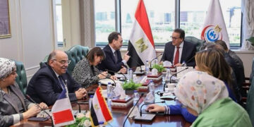 وزير الصحة يستقبل سفير فرنسا بمصر للإتفاق على تنفيذ خطة لتقديم المساعدات الإنسانية لقطاع غزة