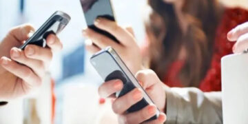 الاتصالات: 90 مليون مستخدم نشط لإنترنت الهاتف المحمول