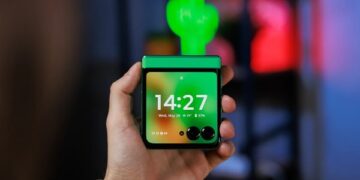 موتورولا تشعل المنافسة بهاتف فائق النحافة وبطارية خارقة