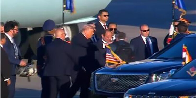 الرئيس السيسى يستقبل ترامب لدى وصوله شرم الشيخ