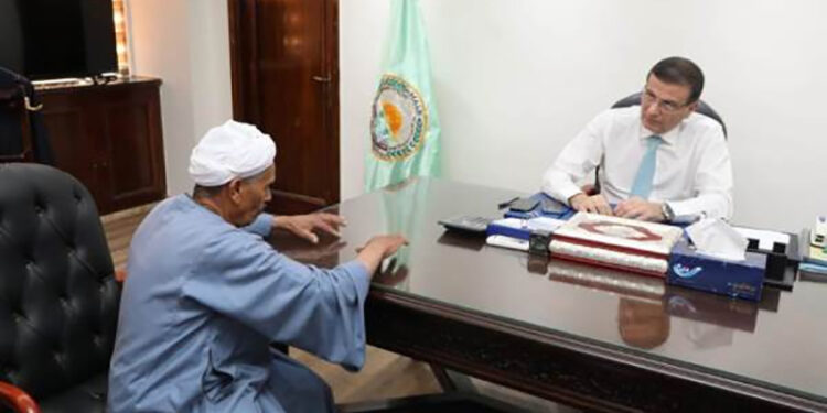 وزير الزراعة يستقبل عدد من الفلاحين ويستمع لمشاكلهم.. ويؤكد: دعم الفلاح “أولوية” ومكتبي مفتوح للجميع