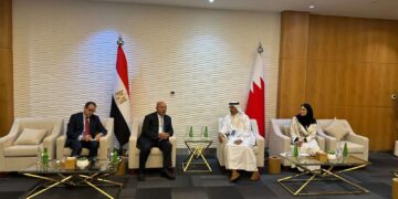 وزير الصناعة والنقل يلتقي نظيره البحريني لبحث تدعيم التعاون المشترك