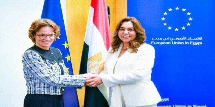 وزيرة التنمية والقائم بأعمال وزير البيئة تبحث مع مفوضة البيئة بالاتحاد الأوروبي التعاون