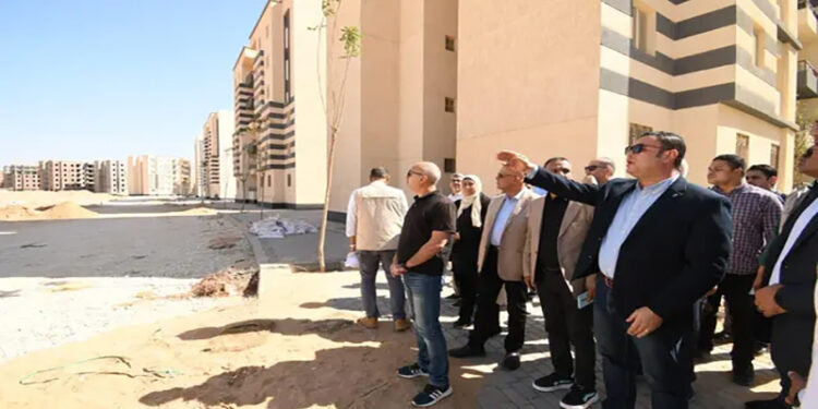 وزير الإسكان يتفقد وحدات المبادرة الرئاسية “سكن لكل المصريين” بمدينة العاشر من رمضان