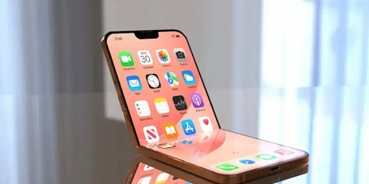 آبل تستعد لإطلاق أول آيفون قابل للطي في 2026