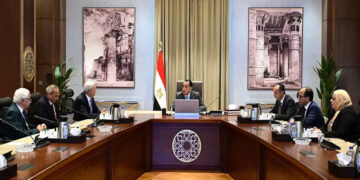 رئيس الوزراء يستعرض جهود وخطوات تحسين الخدمات المقدمة إلكترونيا للمواطنين والمستثمرين