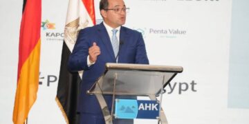 وزيرا المالية والاستثمار: تطوير منظومة التصدير على غرار مراكز الخدمات اللوجستية في مجال الاستيراد