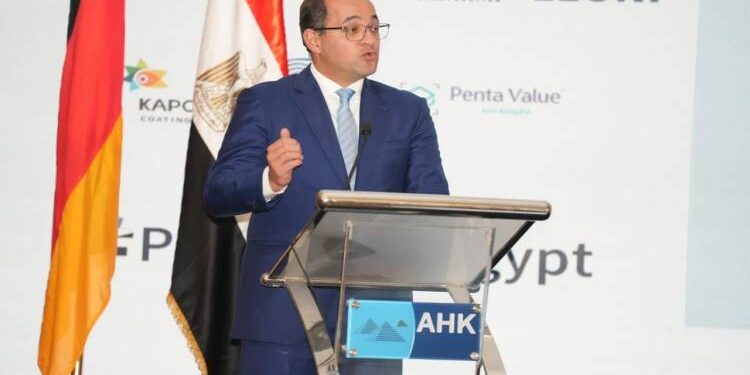 وزيرا المالية والاستثمار: تطوير منظومة التصدير على غرار مراكز الخدمات اللوجستية في مجال الاستيراد