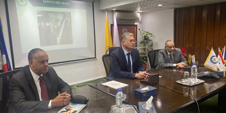 زيارة مفاجئة لوزير البترول لشركة بدرالدين يعقبها اجتماع مبكر لمتابعة خطط الإنتاج والسلامة