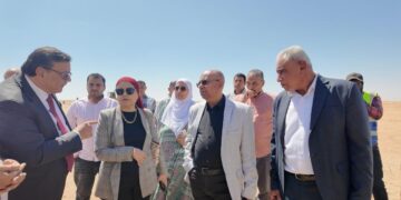 وزير الإسكان يستعرض تقريرًا بشأن أول مشروع للمعالجة والتخلص الآمن من المخلفات البلدية