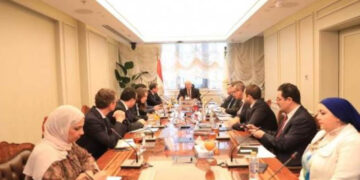 وزير التعليم العالى يبحث مع السفير الفرنسي تطورات العمل بمشروع حرم الجامعة الفرنسية