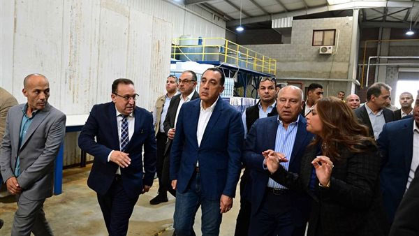 رئيس الوزراء يفتتح مصنع “سيناي للمستلزمات الطبية”  لتوطين صناعة القفازات الطبية