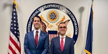 وزير الاستثمار يلتقي الرئيس التنفيذي للمؤسسة الأمريكية للتمويل من أجل التنمية بواشنطن