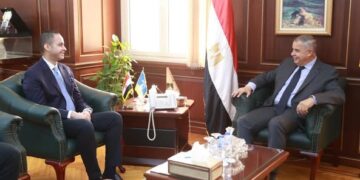 نائب وزير الصحة يبحث مع محافظ الإسكندرية تطوير الخدمات الصحية