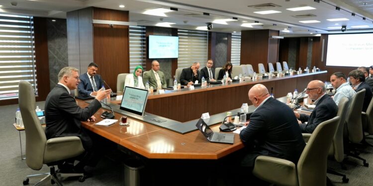 وزير البترول يلتقي وفداً من شركات التعدين الأسترالية لبحث فرص الاستثمار