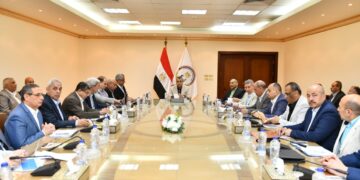 وزير الإنتاج الحربي يتابع مع رؤساء الشركات موقف المشروعات الجاري تنفيذها
