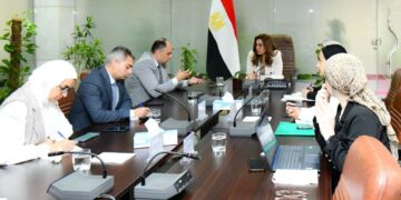 وزيرة التنمية تواصل متابعة ملفات العمل البيئي وتلتقي أعضاء لجنة الاستثمار بالمحميات الطبيعية