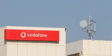 إنجاز مصري عالمي: ڤودافون مصر تنفذ أول وصلة ميكروويف بسرعة 50 جيجابت/ثانية بالتعاون مع هواوي