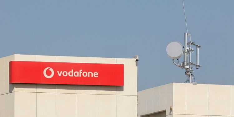 إنجاز مصري عالمي: ڤودافون مصر تنفذ أول وصلة ميكروويف بسرعة 50 جيجابت/ثانية بالتعاون مع هواوي