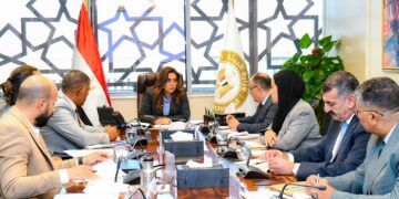 وزيرة التنمية تلتقي رئيس مجلس إدارة غرفة الغوص لبحث سبل التعاون