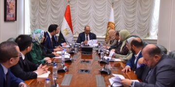 وزير العمل يلتقي وفدًا من شركة هواوي مصر لبحث الملفات المشتركة