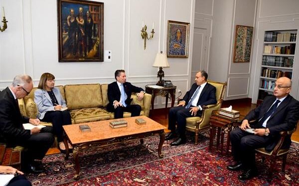 وزير الخارجية يستقبل وكيل الأمين العام للشئون الإنسانية