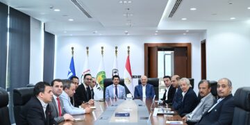 وزير الرياضة يلتقي رئيس الاتحاد المصري لكرة القدم