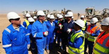 وزير البترول يتابع ميدانيًا انطلاق المسح السيزمي غرب أسيوط لجذب استثمارات جديدة في استكشاف البترول والغاز