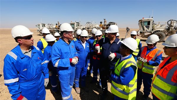 وزير البترول يتابع ميدانيًا انطلاق المسح السيزمي غرب أسيوط لجذب استثمارات جديدة في استكشاف البترول والغاز