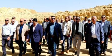وزير الإسكان يواصل جولته بتفقد مشروع سكن مصر ومحطة رفع صرف صحى امتداد جنوب المستثمرين بمدينة القاهرة الجديدة