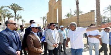 وزير الإسكان يتفقد مكونات مشروع حدائق “تلال الفسطاط”