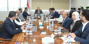 وزير الإسكان يتابع موقف تنفيذ وحدات مشروع “ديارنا”