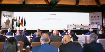 وزير قطاع الأعمال العام يفتتح المؤتمر الدولي الثالث للهيدروجين في أفريقيا
