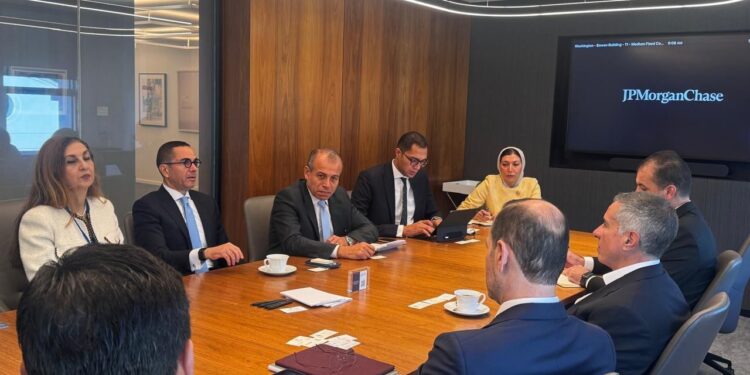 وزير الاستثمار يلتقي نائب رئيس مجلس إدارة شركة جي بي مورجان تشيس خلال زيارته إلى الولايات المتحدة