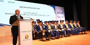 وزير الصناعة والنقل يفتتح حفل تخرج الدفعة الأولى من مدرسة أبو زعبل للتنمية الصناعية