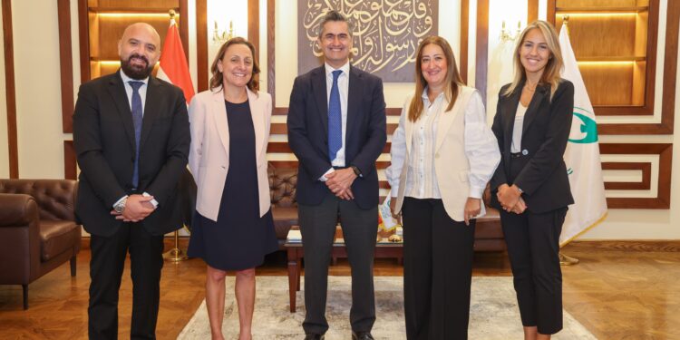 البريد وفيزا يبحثان توسيع الشراكة لتعزيز الخدمات المالية الرقمية