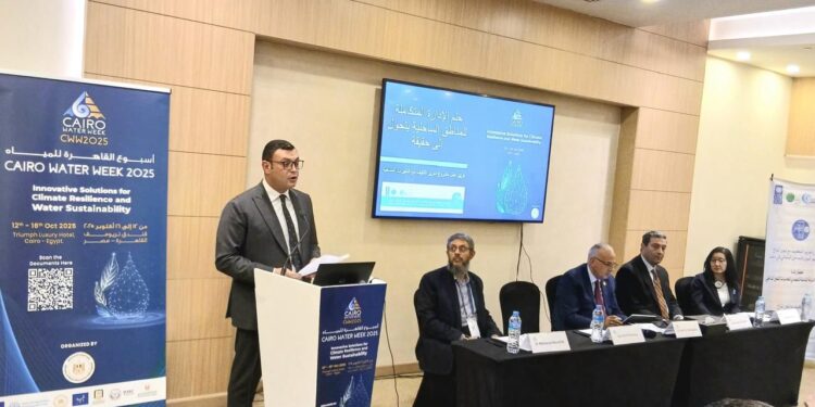 وزير الإسكان يستعرض جهود الوزارة في مشروع تعزيز التكيف مع تغير المناخ