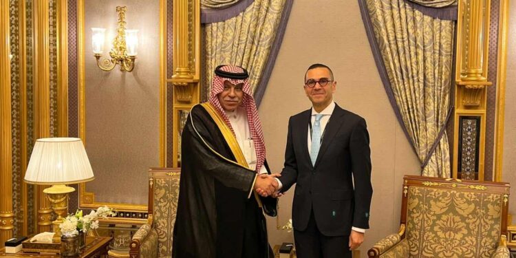 وزير الاستثمار  يبحث مع وزير التجارة السعودي التعاون الجمركي والنقل واللوجستيات