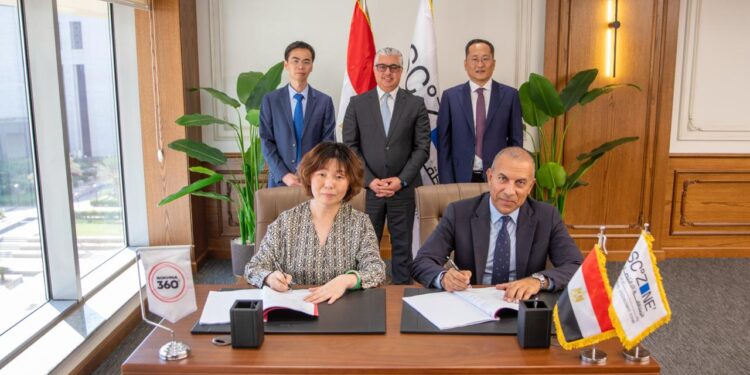 رئيس اقتصادية قناة السويس يشهد توقيع عقود 4 مشروعات جديدة بالمنطقة الصناعية بالسخنة